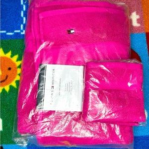 Tommy Hilfiger Towel And Wash Cloth Set Hot Pink